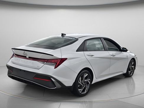 Certified 2025 Hyundai Elantra SEL FWD image 7