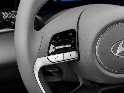 Certified 2025 Hyundai Elantra SEL FWD image 42