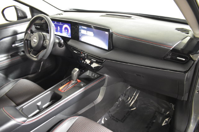 Certified 2025 Nissan Kicks SR AWD/4WD image 32