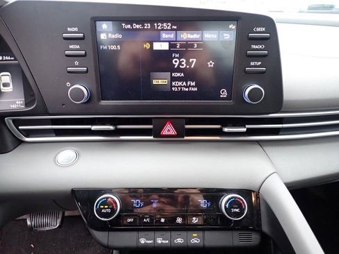 Used 2023 Hyundai Elantra SEL image 28