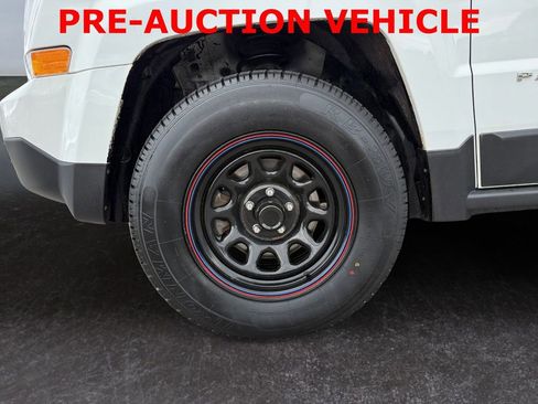 Used 2017 Jeep Patriot Sport AWD/4WD image 9