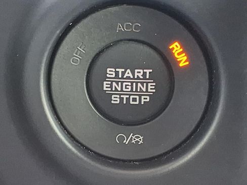 Used 2019 Jeep Wrangler Unlimited Sahara AWD/4WD image 11