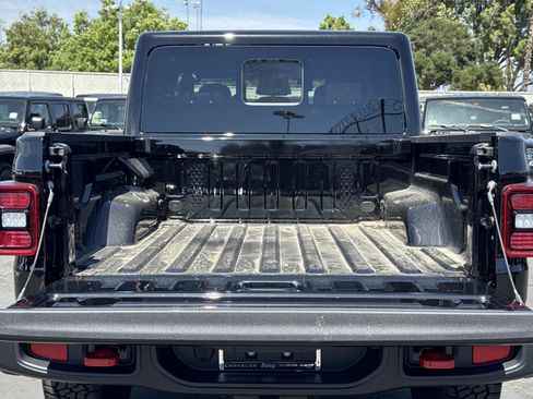 New 2026 Jeep Gladiator Rubicon w/ Steel Power Dome Hood Package AWD/4WD image 29