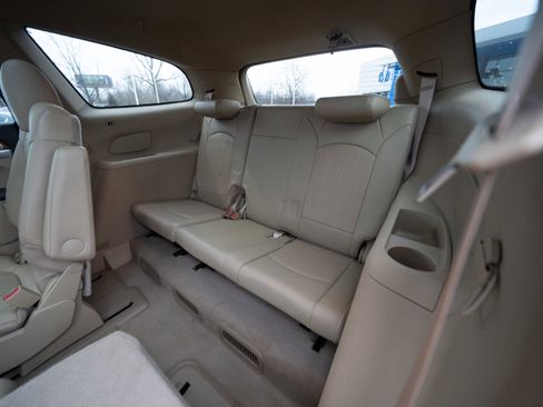 Used 2010 Buick Enclave CXL image 23