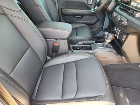 New 2026 Jeep Gladiator Sport AWD/4WD image 10