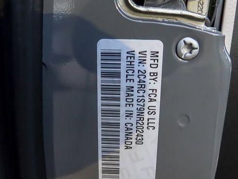 Used 2022 Chrysler Pacifica Limited w/ Uconnect Theater Family Group image 38