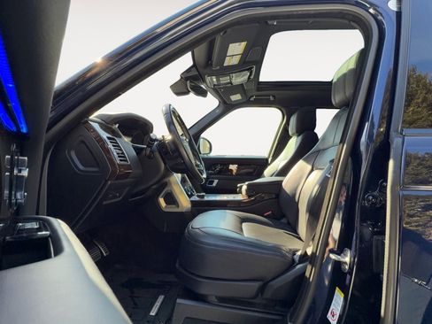 Used 2022 Land Rover Range Rover Westminster Edition image 12