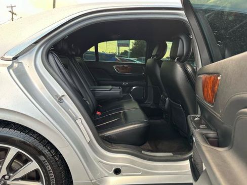 Used 2018 Lincoln Continental Premiere FWD image 10
