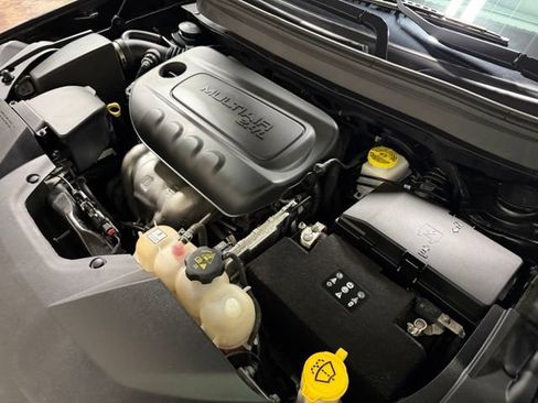 Used 2021 Jeep Cherokee Latitude Plus FWD image 44