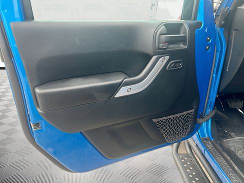 Used 2016 Jeep Wrangler Unlimited Sahara w/ Connectivity Group image 15