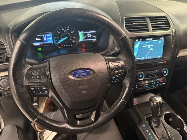 Used 2018 Ford Explorer XLT w/ XLT Appearance Package AWD/4WD image 49