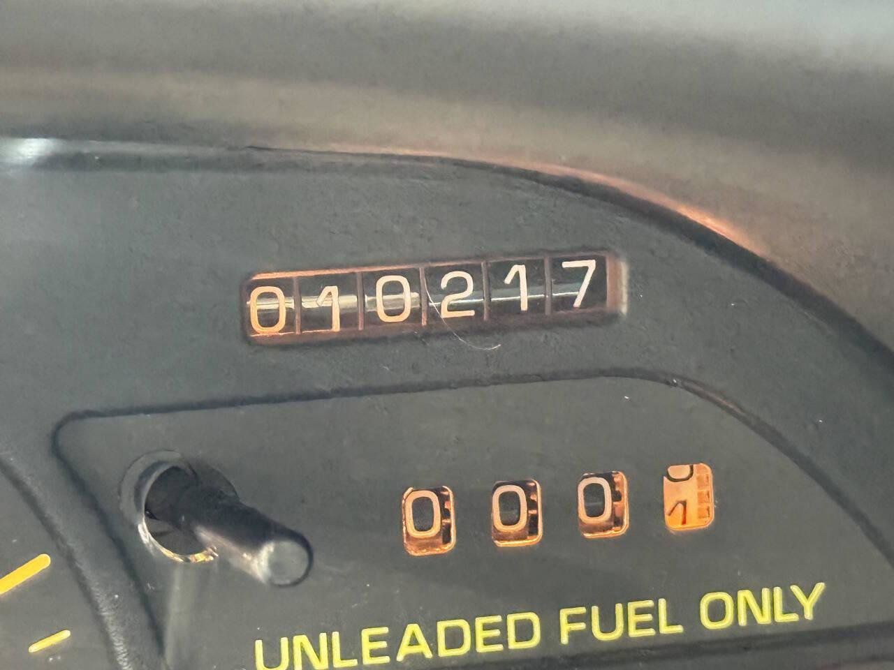 Used 1993 Chevrolet Camaro Z28 RWD image 3
