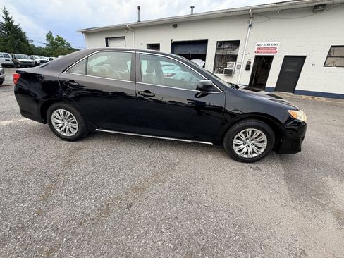 Used 2012 Toyota Camry LE FWD image 19
