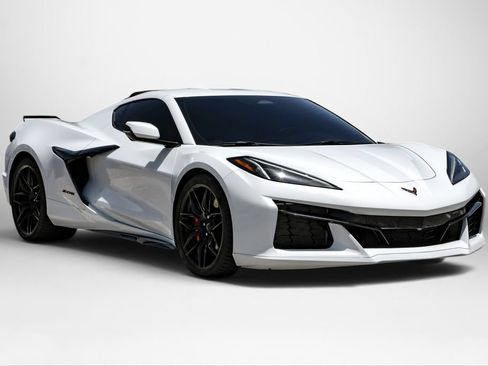 Used 2024 Chevrolet Corvette Z06 RWD image 4