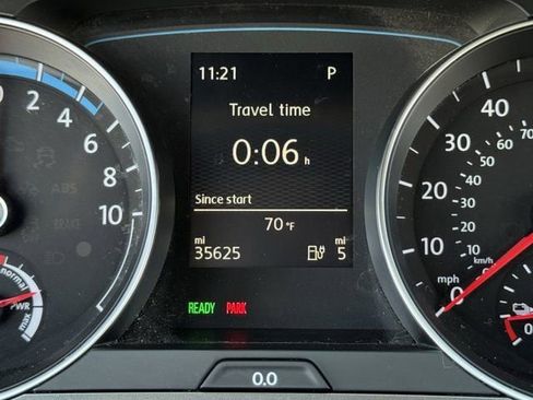 Used 2016 Volkswagen e-Golf SE w/ DC Fast Charging Package image 14