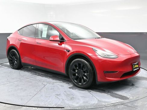 Used 2023 Tesla Model Y Long Range image 2