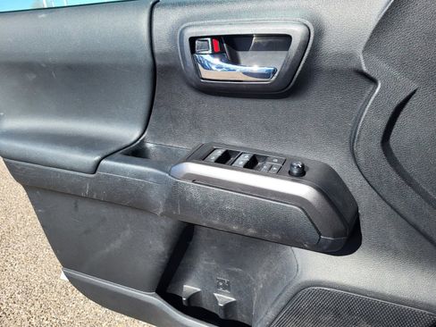 Used 2021 Toyota Tacoma TRD Sport w/ Technology Package image 14