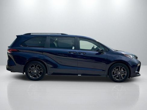 Certified 2026 Toyota Sienna XSE FWD image 4