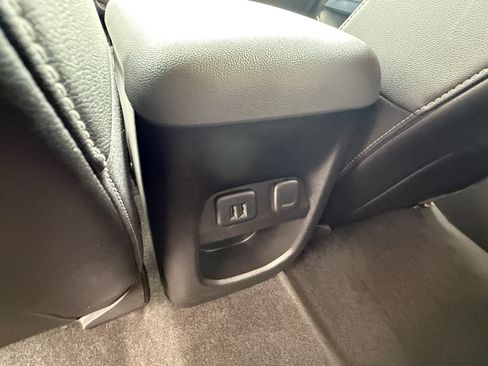 Used 2015 Chevrolet Colorado Z71 AWD/4WD image 32
