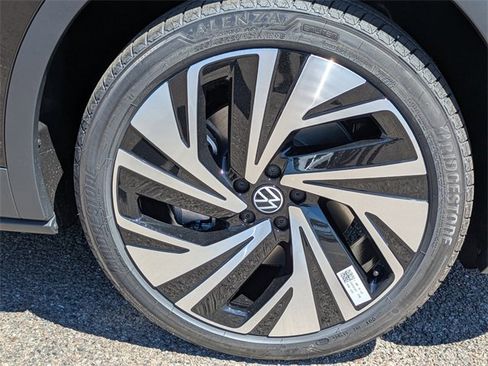 New 2025 Volkswagen ID.4 Pro S Plus image 11