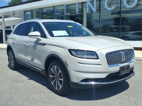Certified 2023 Lincoln Nautilus AWD w/ Premium Package image 2