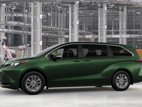 New 2026 Toyota Sienna LE AWD/4WD image 3