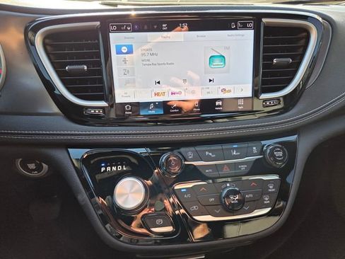 New 2026 Chrysler Pacifica Select image 23