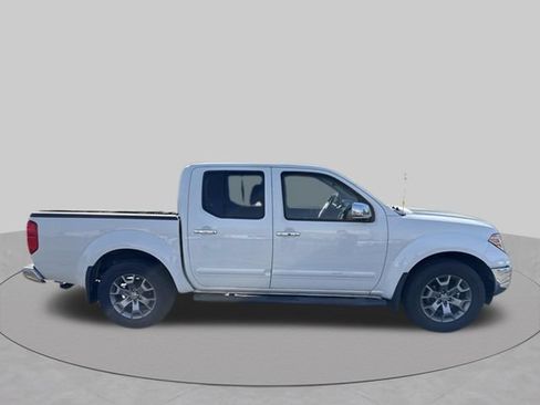 Used 2019 Nissan Frontier SL AWD/4WD image 4
