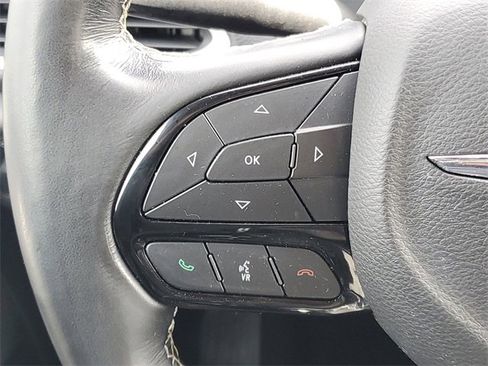 Certified 2021 Chrysler Pacifica Touring-L w/ Uconnect Theater Family Group image 23