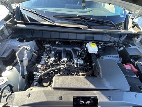 Used 2025 Nissan Pathfinder SV image 31