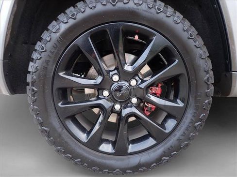 Used 2018 Jeep Grand Cherokee Altitude AWD/4WD image 7