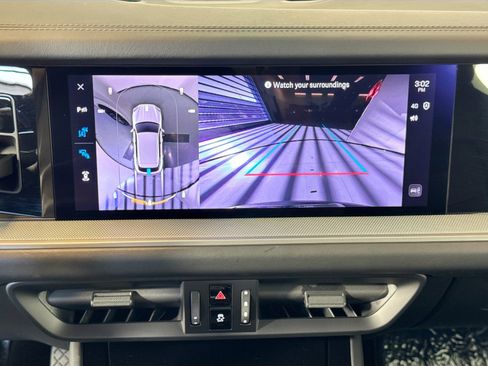 Used 2025 Porsche Cayenne image 17