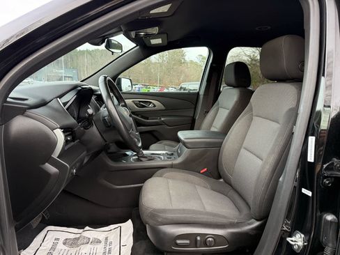 Used 2023 Chevrolet Traverse LT image 13