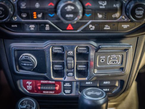 Used 2021 Jeep Wrangler Unlimited Rubicon image 37