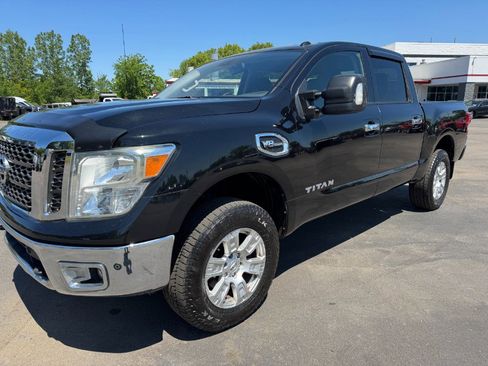 Used 2017 Nissan Titan PRO-4X AWD/4WD image 9