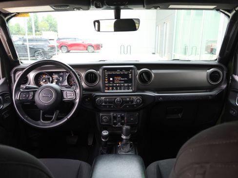 Used 2022 Jeep Wrangler Unlimited Sport w/ Sun And Sound Package AWD/4WD image 16