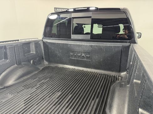 Used 2018 Nissan Titan SV w/ SV Convenience Package image 10