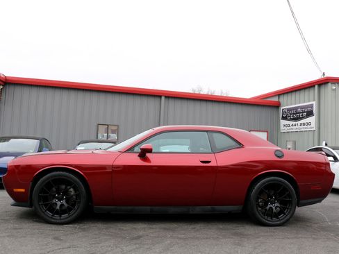 Used 2014 Dodge Challenger SXT image 12