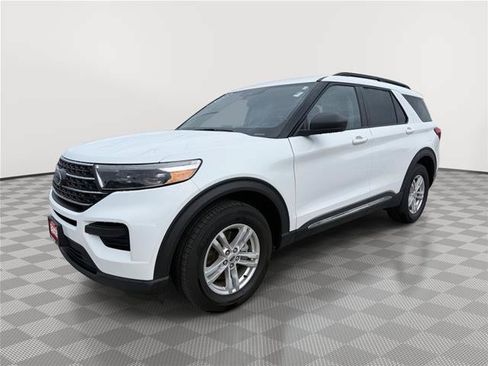Certified 2022 Ford Explorer XLT AWD/4WD image 3