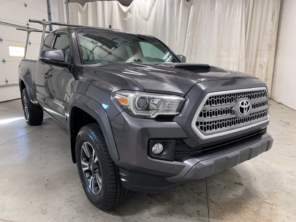 Used 2016 Toyota Tacoma TRD Sport w/ Towing Package AWD/4WD image 13