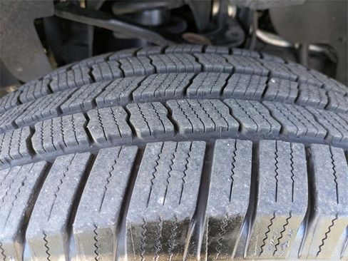 Used 2012 Ford F150 XLT w/ XLT Chrome Pkg image 11