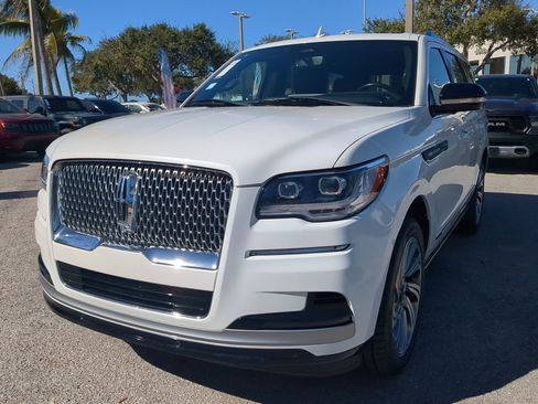 Used 2023 Lincoln Navigator Reserve image 9