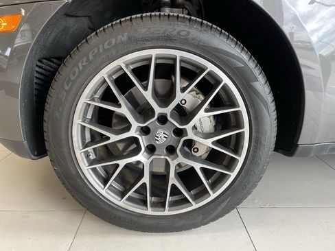 Used 2018 Porsche Macan S image 21