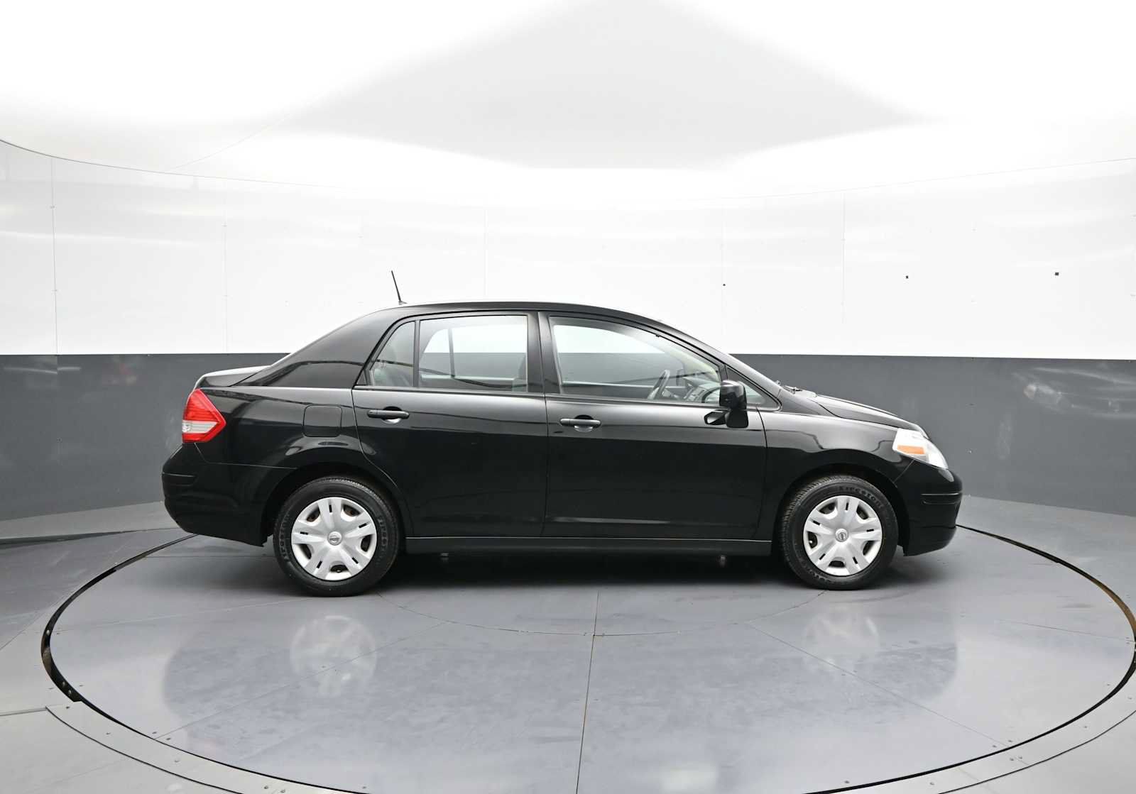 Used 2011 Nissan Versa 1.8 S FWD image 5