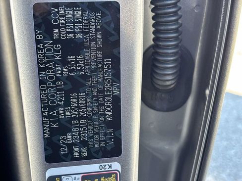 Used 2024 Kia Niro EX image 32