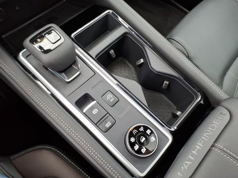 Used 2025 Nissan Pathfinder Platinum w/ Black Appearance Package image 24