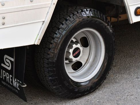 Used 2017 GMC Savana 4500 image 12