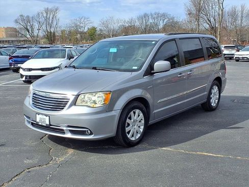 Used 2016 Chrysler Town & Country Touring image 33