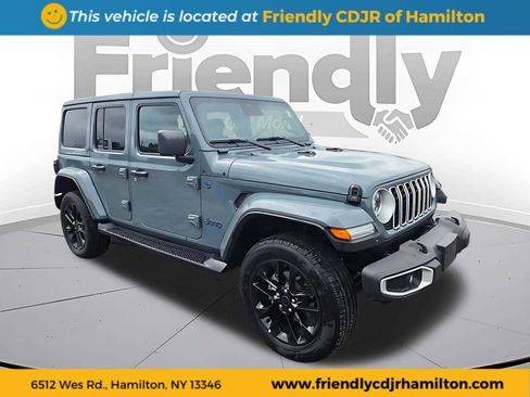 Used 2025 Jeep Wrangler Unlimited Sahara image 3