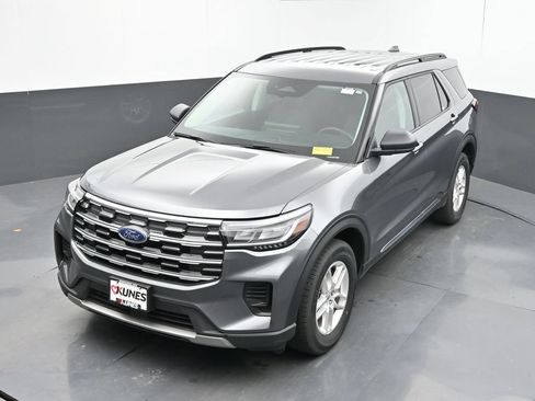 Used 2025 Ford Explorer Active AWD/4WD image 35